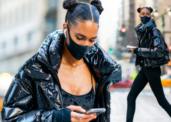 #OK! STREETSTYLE სინდი ბრუნა Moncler-ის ტრენდულ ქურთუკს Fendi-ის მაღალქუსლიან ფეხსაცმელებს უხამებს