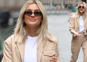 #OK! #StreetStyle ეშლი რობერტსი: მომღერალი 68 ფუნტის ღირებულების პიჯაკს ირგებს!
