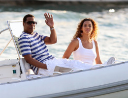 #OK! Beyonce და  Jay Z იახტაზე ისვენებენ! წყვილი დროს მეგობრების გარემოცვაში ატარებს!