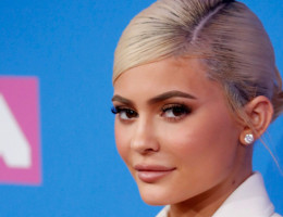 #OK! KYLIE SKIN! კაილი ჯენერის კიდევ ერთი ახალი წამოწყება! (ვიდეო)