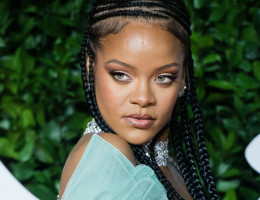 #OK! Rihanna-ს საახალწლო იმიჯი! მომღერალმა დღესასწაული ბარბადოსში აღნიშნა!